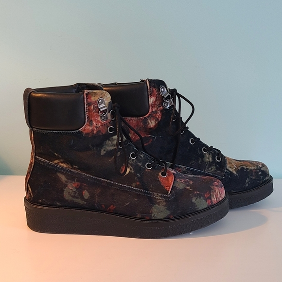 🎉HP!🎉 Floral velvet boots size 8 - Picture 6 of 7